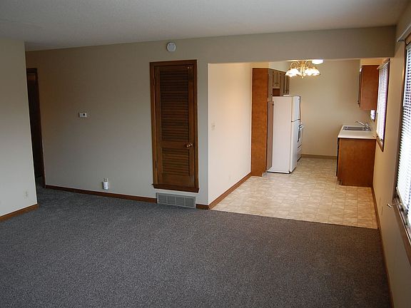 5th image of 411 N 57th St APT 6