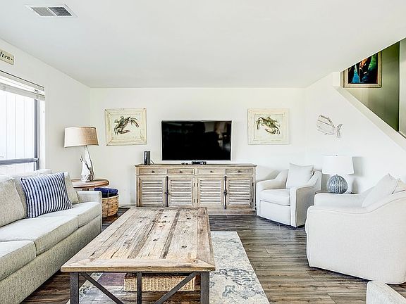 Family room seating for 8