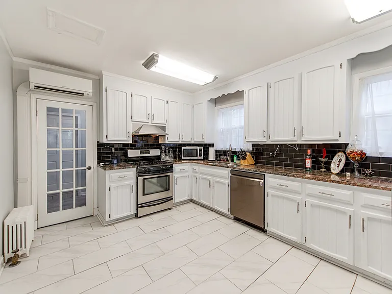 1208 Oakwood Ave — Photo 10