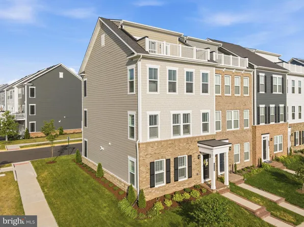17300 Turnstone Dr, Dumfries, VA 22026