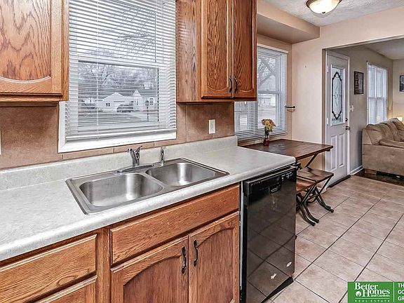 5th image of 2411 Washington St