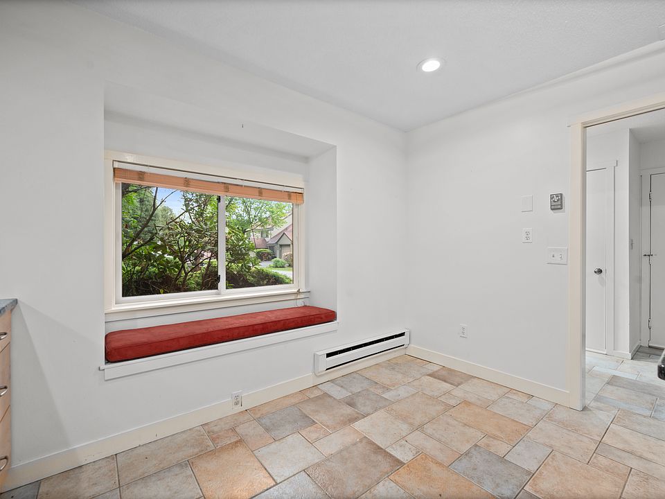 Eat-in Kitchen Area