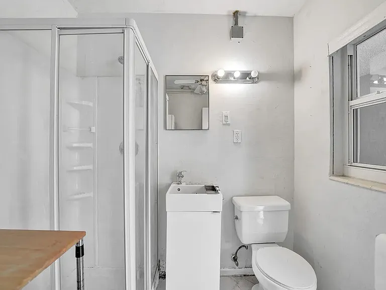 1036 NE 9th Ave — Photo 30