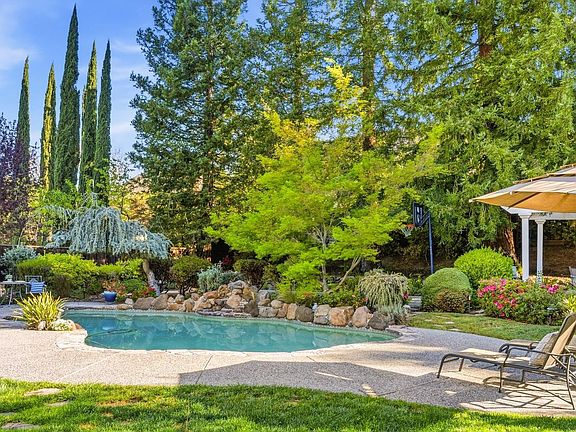 3rd image of 5017 Athens Dr