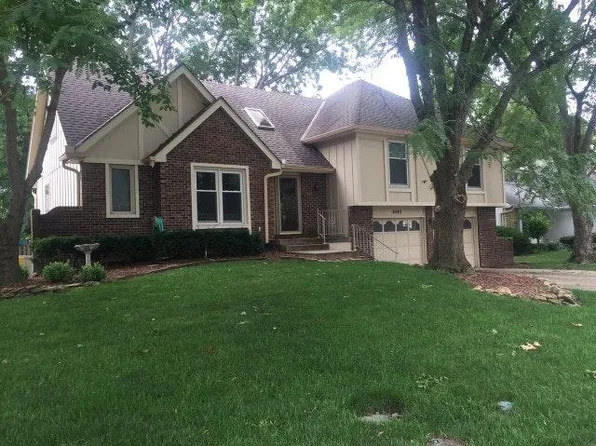 8443 Alden Ln, Lenexa, KS 66215