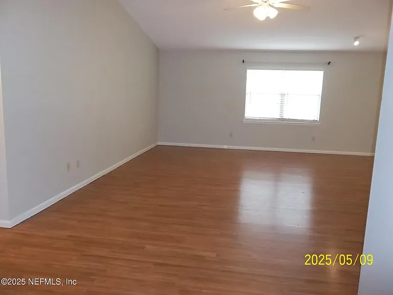 255 Leatherleaf Dr — Photo 2