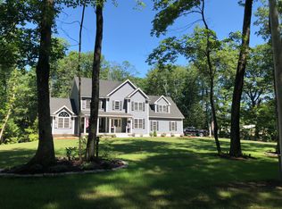 34 Maple St, Dunstable, MA 01827