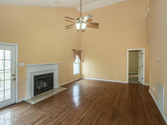 3rd image of 8025 Middlebrook Pike