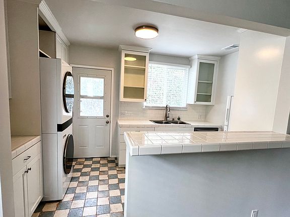 3rd image of 1346 Manhattan Beach Blvd Unit 1348