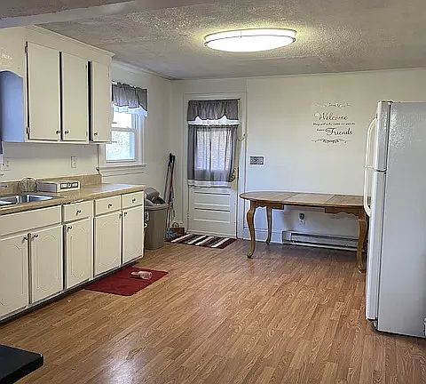 3rd image of 409 Hammond St Room 2