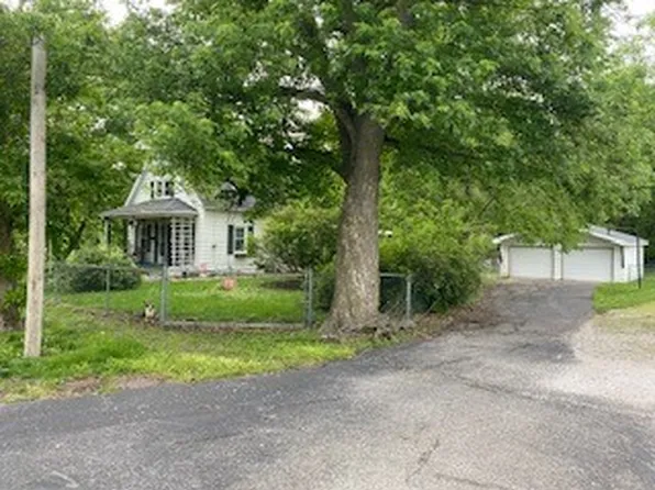 208 Magnolia Ave, Pana, IL 62557