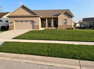 25814 Woodsedge Dr, Elkhart, IN 46514