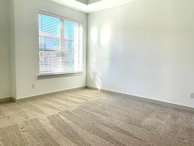 409 Harmon Dr — Photo 17