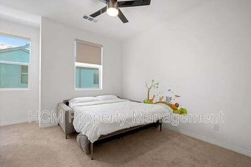2 bed, 2.5 bath, 1576 sqft, $4,195 — Photo 4