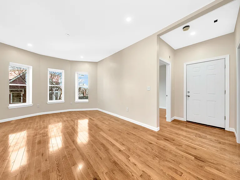 29 Lambert St #3 — Photo 7