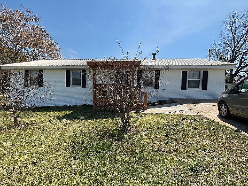4 br, 2 1/2 bath, porch