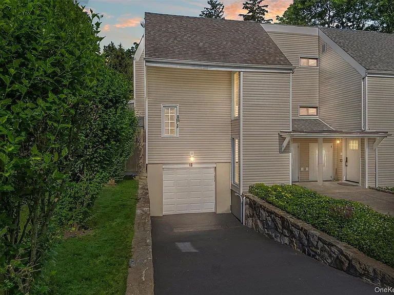 12 Downing Ct — Photo 42