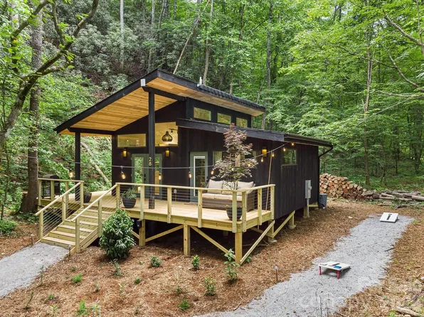 317 Twinbrook Ln, Maggie Valley, NC 28751