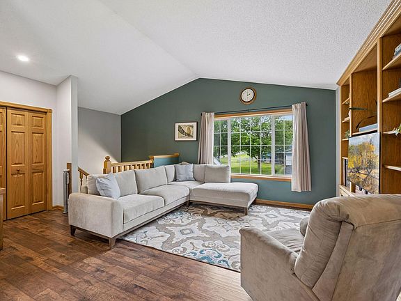 3rd image of 9197 Fallon Dr NE
