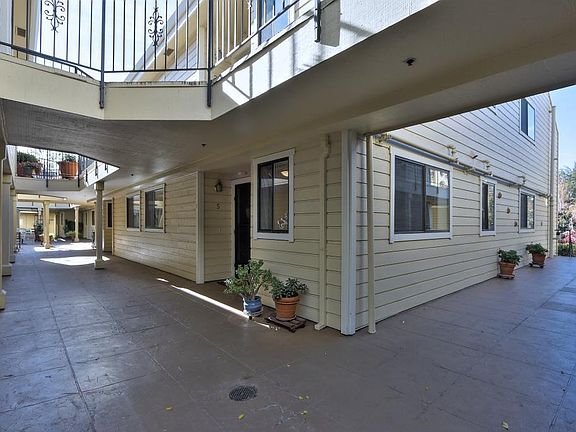 5th image of 576 W Parr Ave Unit 5