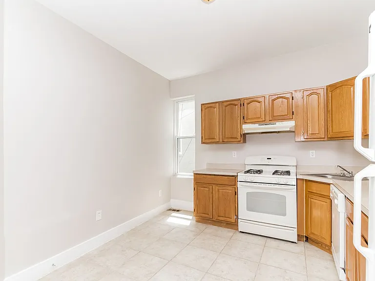 2227 Linden Ave — Photo 16