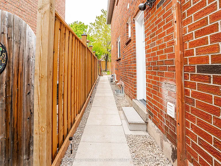 3476 Kelso Cres — Photo 2