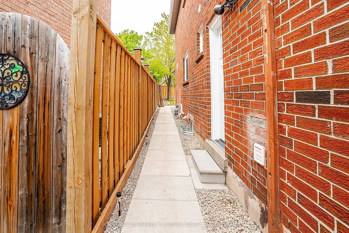 Building Photo - 3476 Kelso Cres