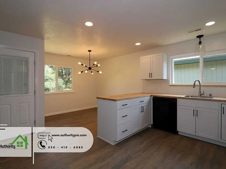 1833 Oregon Ave — Photo 12