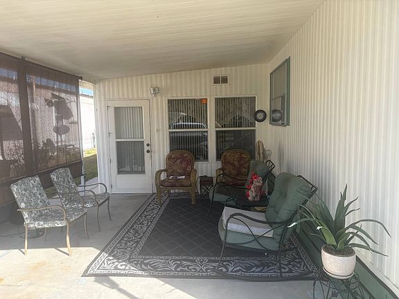 4th image of 1009 Wisconsin St SE