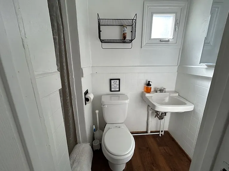 784 Berkley Ln — Photo 12