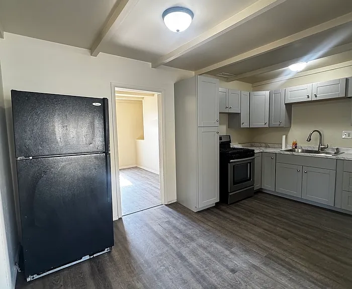 376 W Columbia St — Photo 11