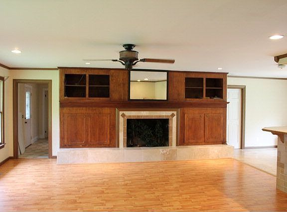 5th image of 296 Betty Ln