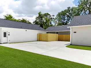 8614 Peachtree St #C, Houston, TX 77016