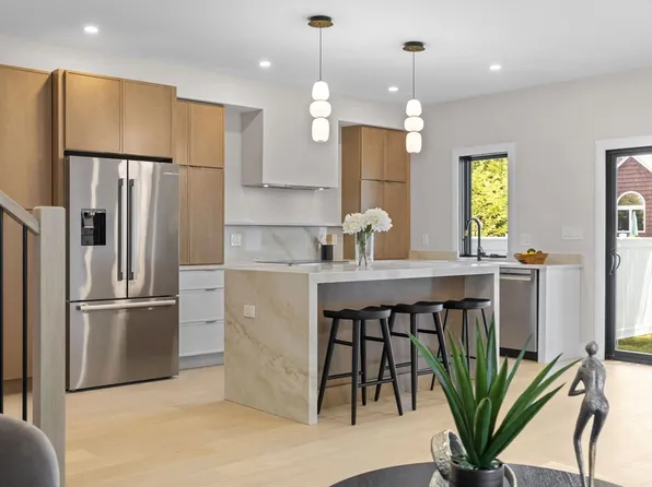 154 Lexington St #154, Auburndale, MA 02466
