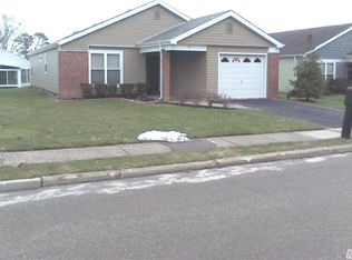 454 Summerwood Ct, Ridge, NY 11961
