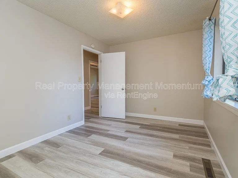 1913 S Broadway Ave — Photo 15