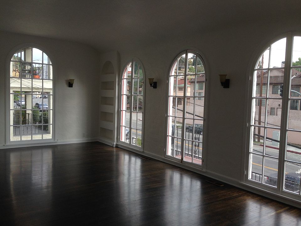1st image of 2318 N Cahuenga Blvd