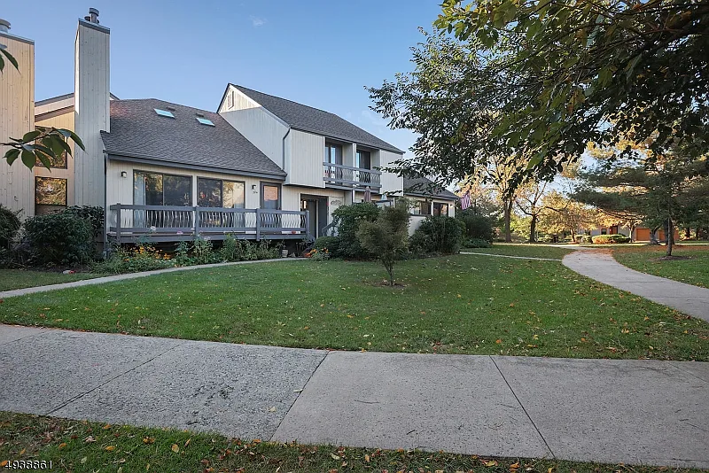 284 Crabtree Ct photo 1