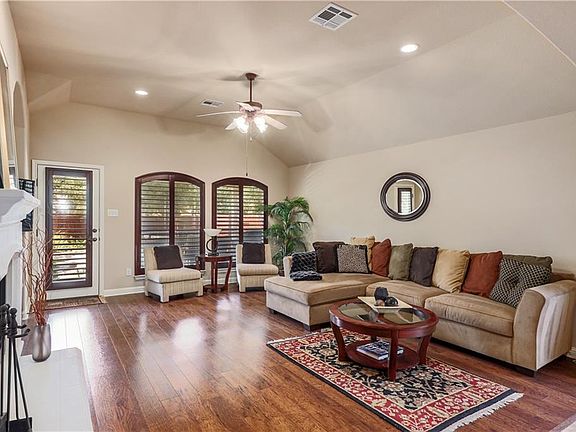 4th image of 2816 Checker Dr