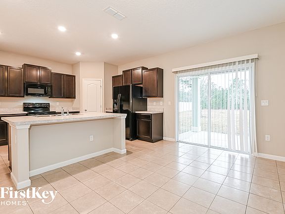 4th image of 11040 Haws Ln