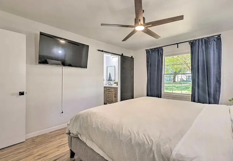 4553 S Roanoke Ave — Photo 4