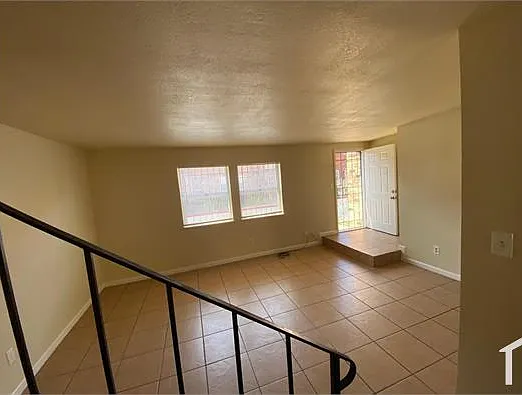 4223 Weymouth Ln — Photo 6