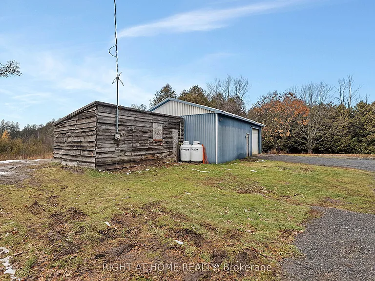 1864 Manotick Station Rd — Photo 32