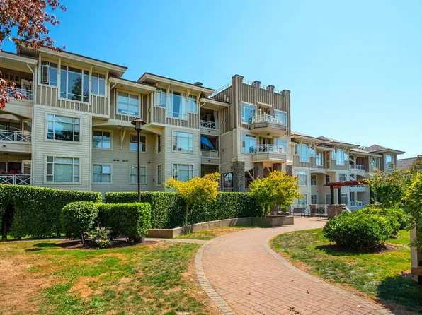 3625 Windcrest Dr #104, North Vancouver, BC V7G 2S6