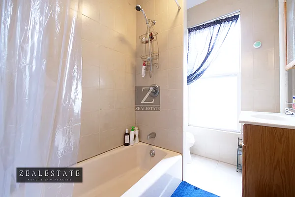 Rented by ZealEstate Group Inc | media 29