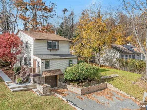 39 Delaware Rd W, Hewitt, NJ 07421