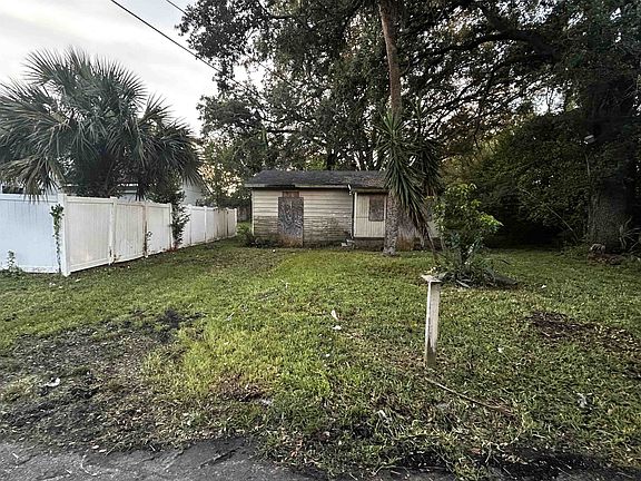 4th image of 916 W 31st St