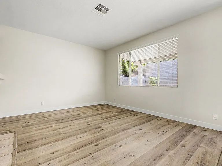 571 Kavanagh Pl — Photo 8