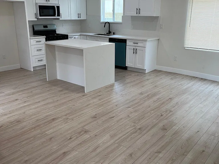 1170 Raymond Ave — Photo 6