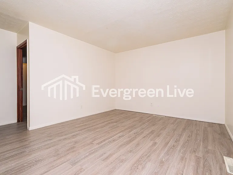 2980 Southfield Dr — Photo 4